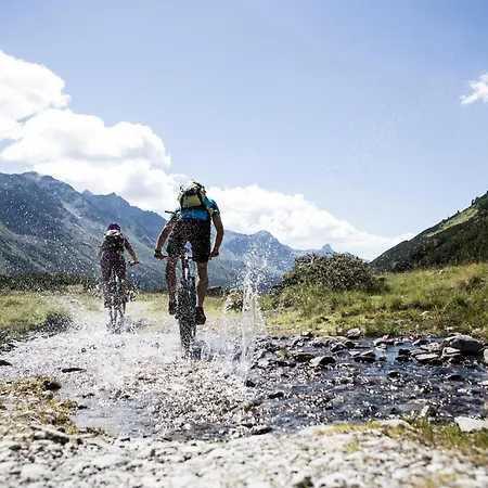 Otel Explorer Stubaital